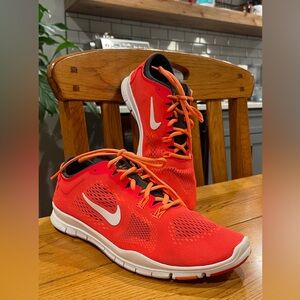 Nike Free TR 4 Women’s Vibrant Red Shoes Size 10